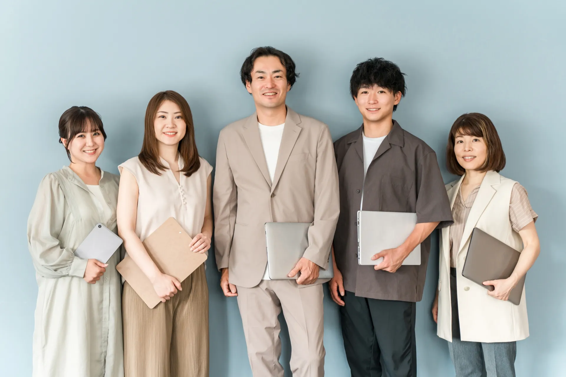 30〜50代男性が押さえたいビジネスカジュアルの基本と選び方